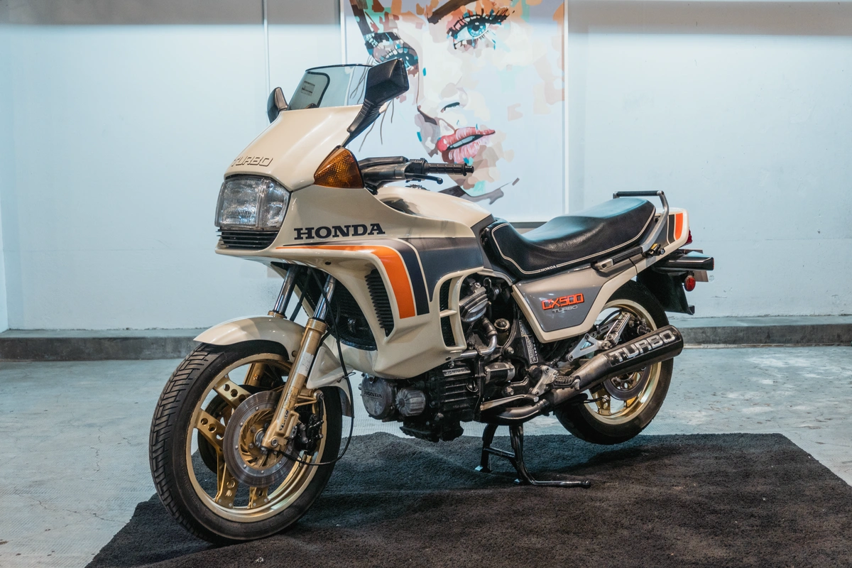 HONDA CX500 TURBO 看板　約145cm x 103cm　木枠製 1982 Honda CX500 Turbo | Motordil Subastas