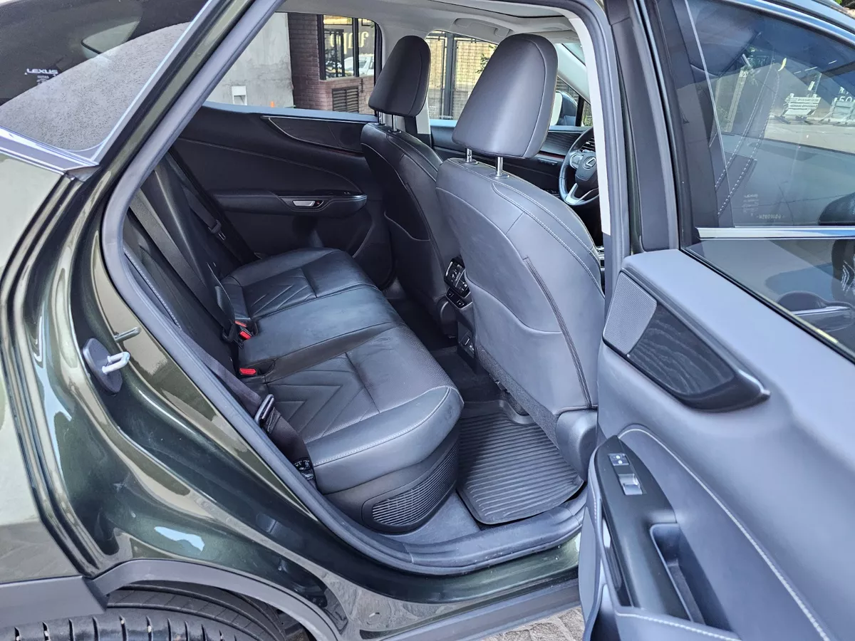 Lexus NX Foto #12