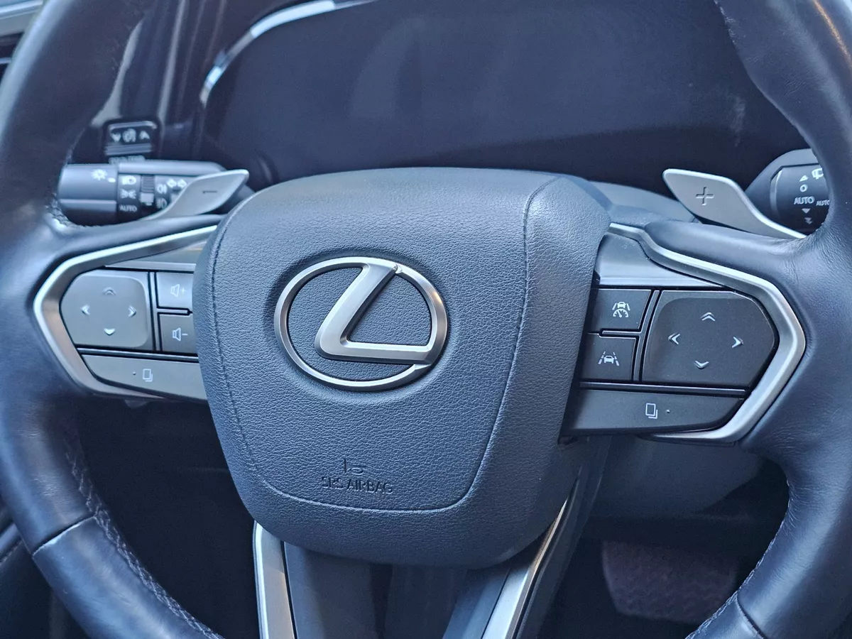 Lexus NX Foto #10