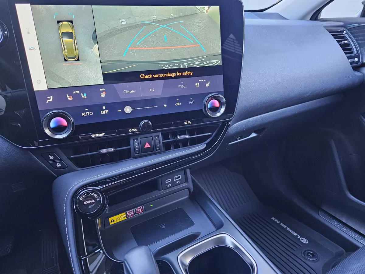 Lexus NX Foto #13