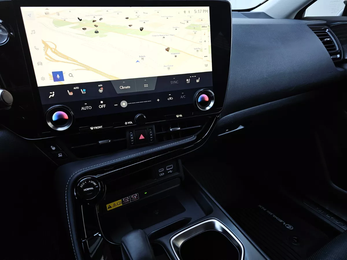 Lexus NX Foto #16