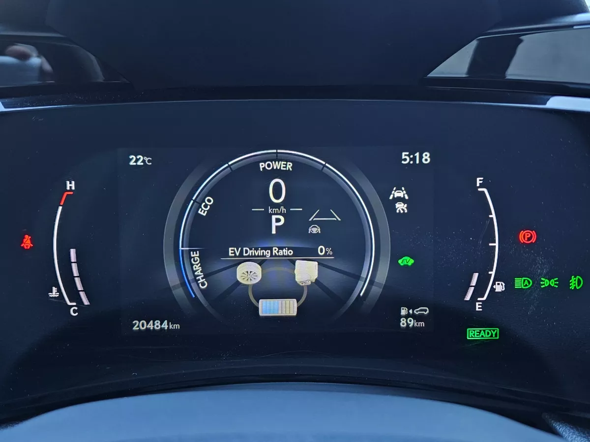 Lexus NX Foto #18