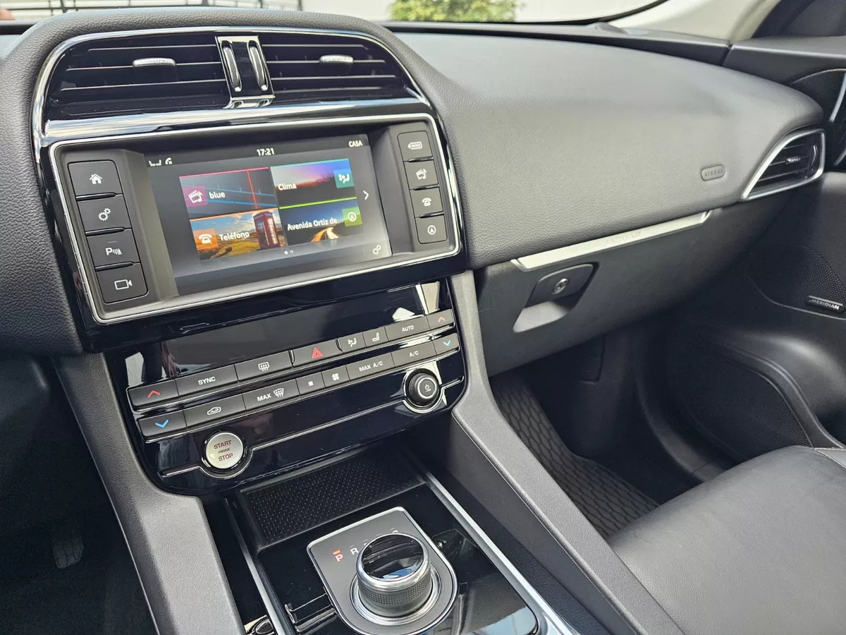 Mirá esta publicación de Jaguar F Pace