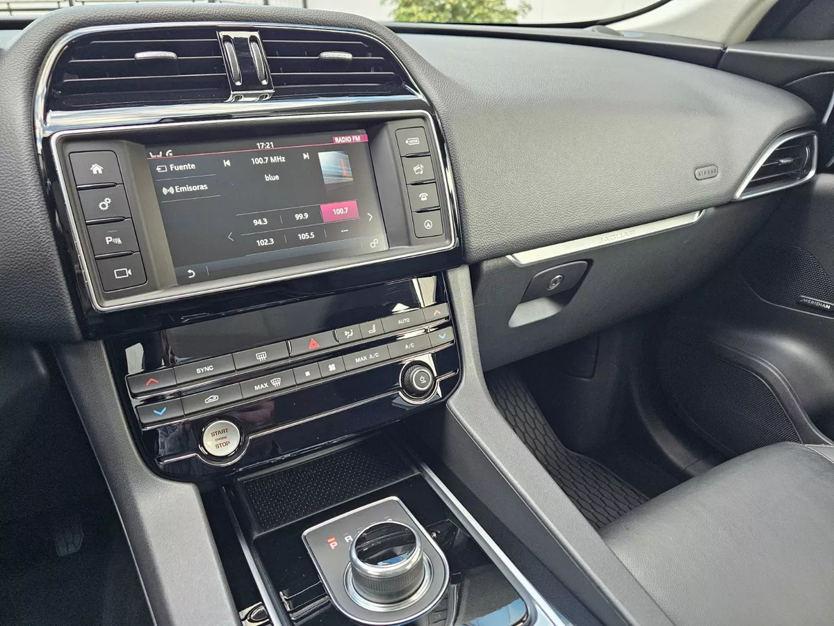 Mirá esta publicación de Jaguar F Pace