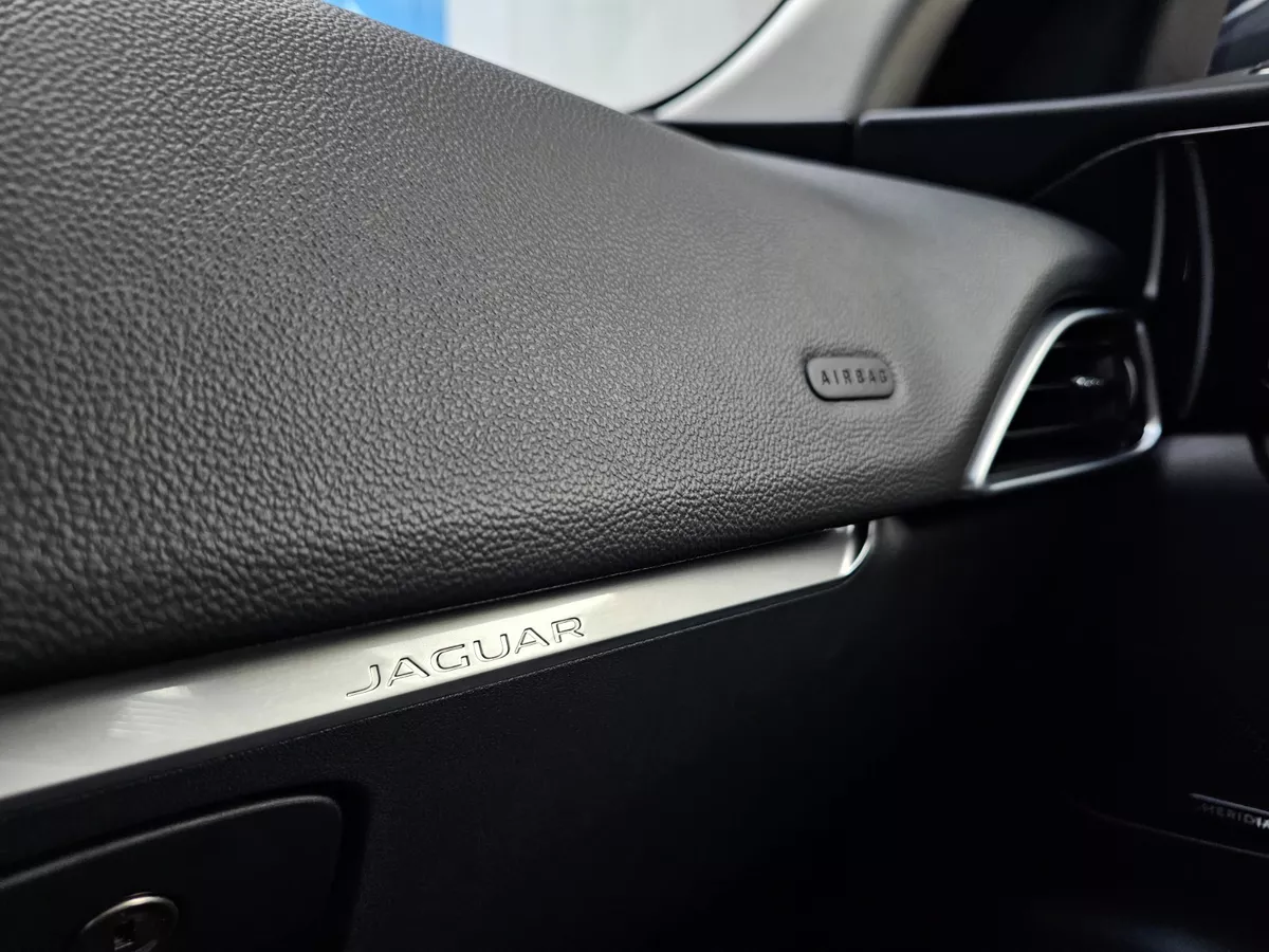 Mirá esta publicación de Jaguar F Pace
