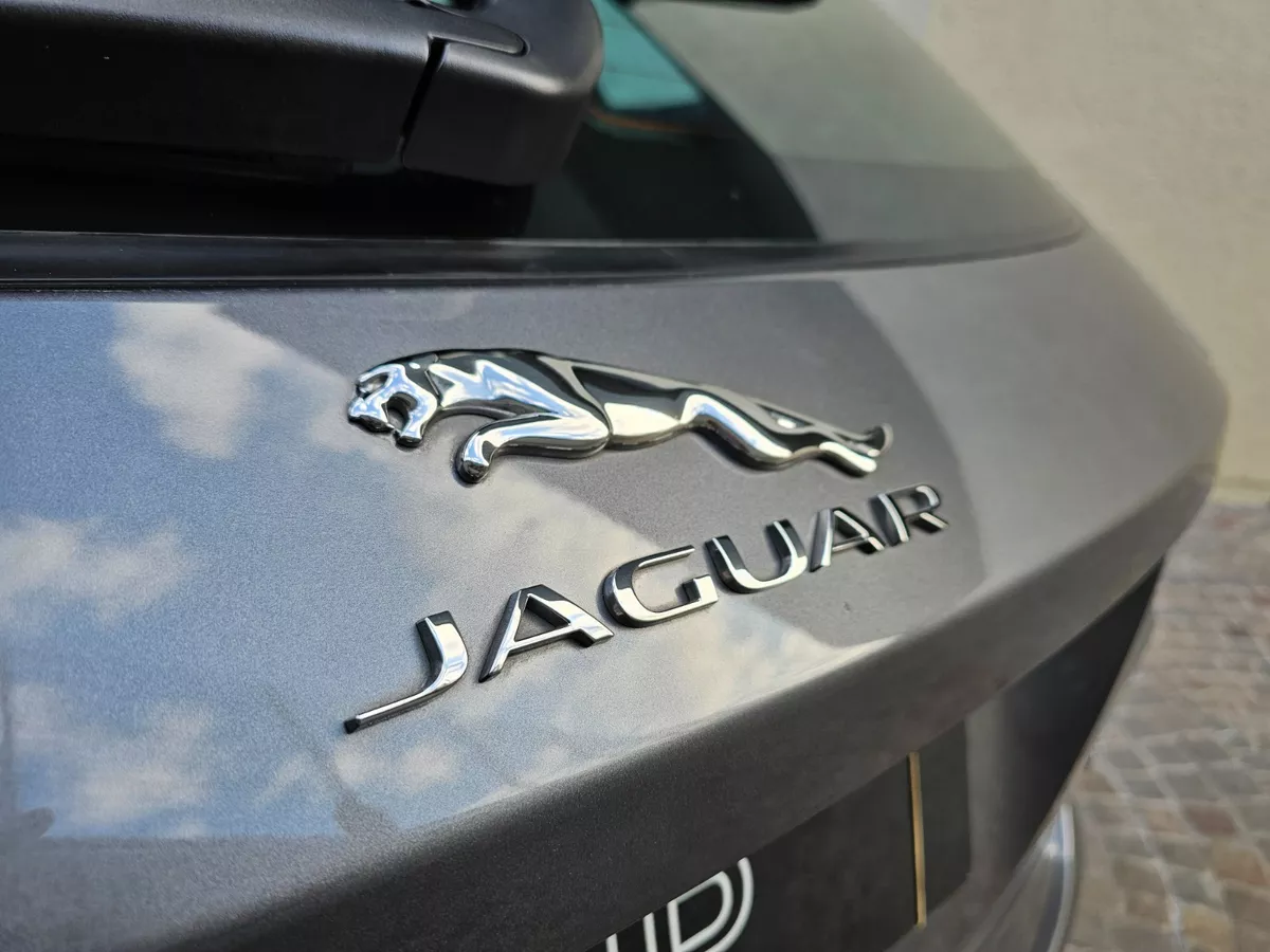 Mirá esta publicación de Jaguar F Pace