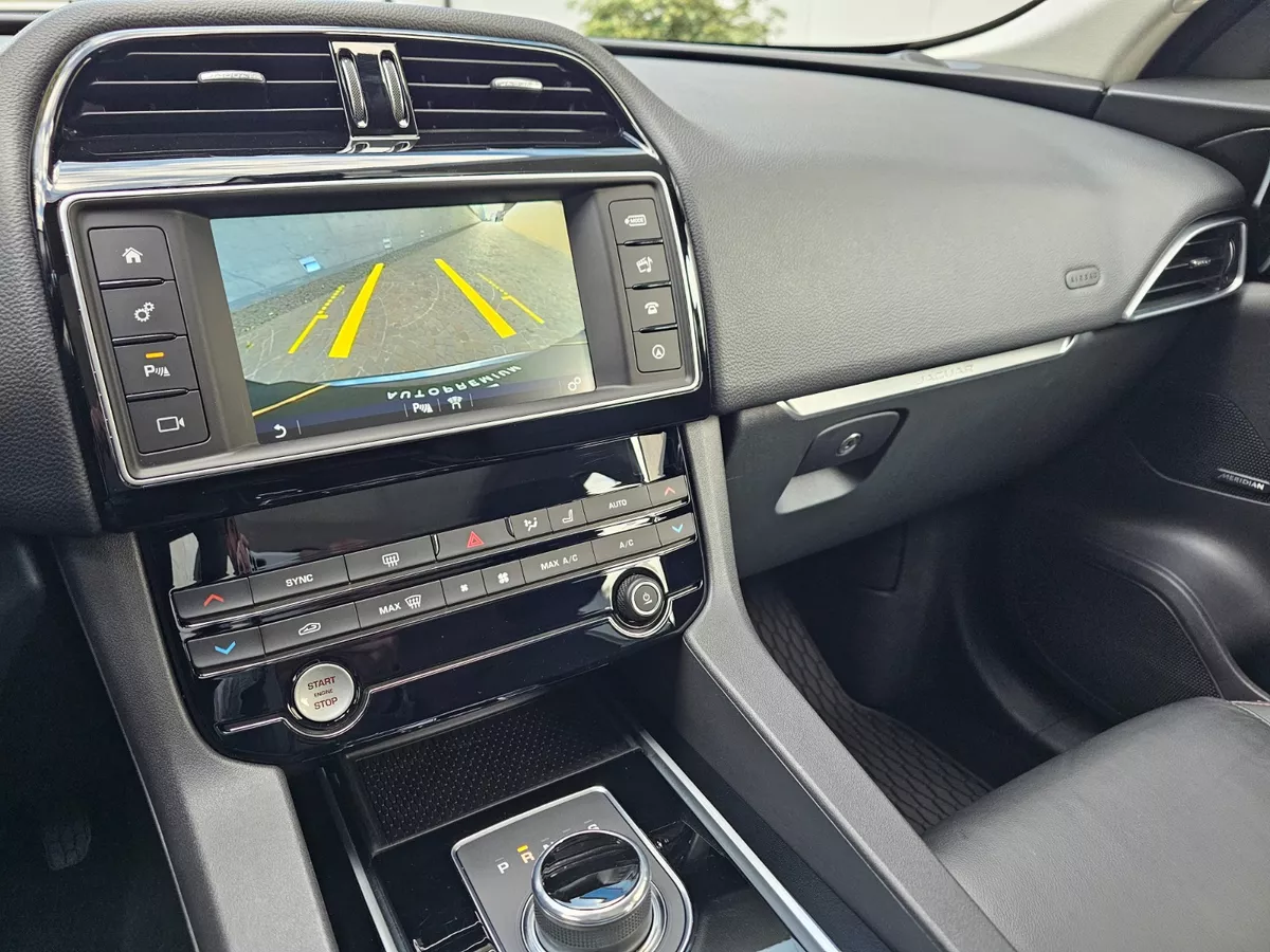 Mirá esta publicación de Jaguar F Pace