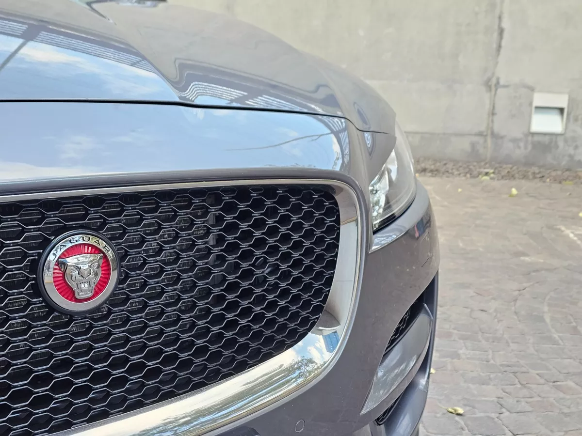 Mirá esta publicación de Jaguar F Pace
