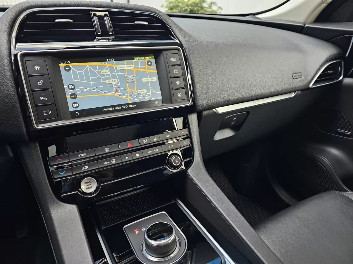 Mirá esta publicación de Jaguar F Pace