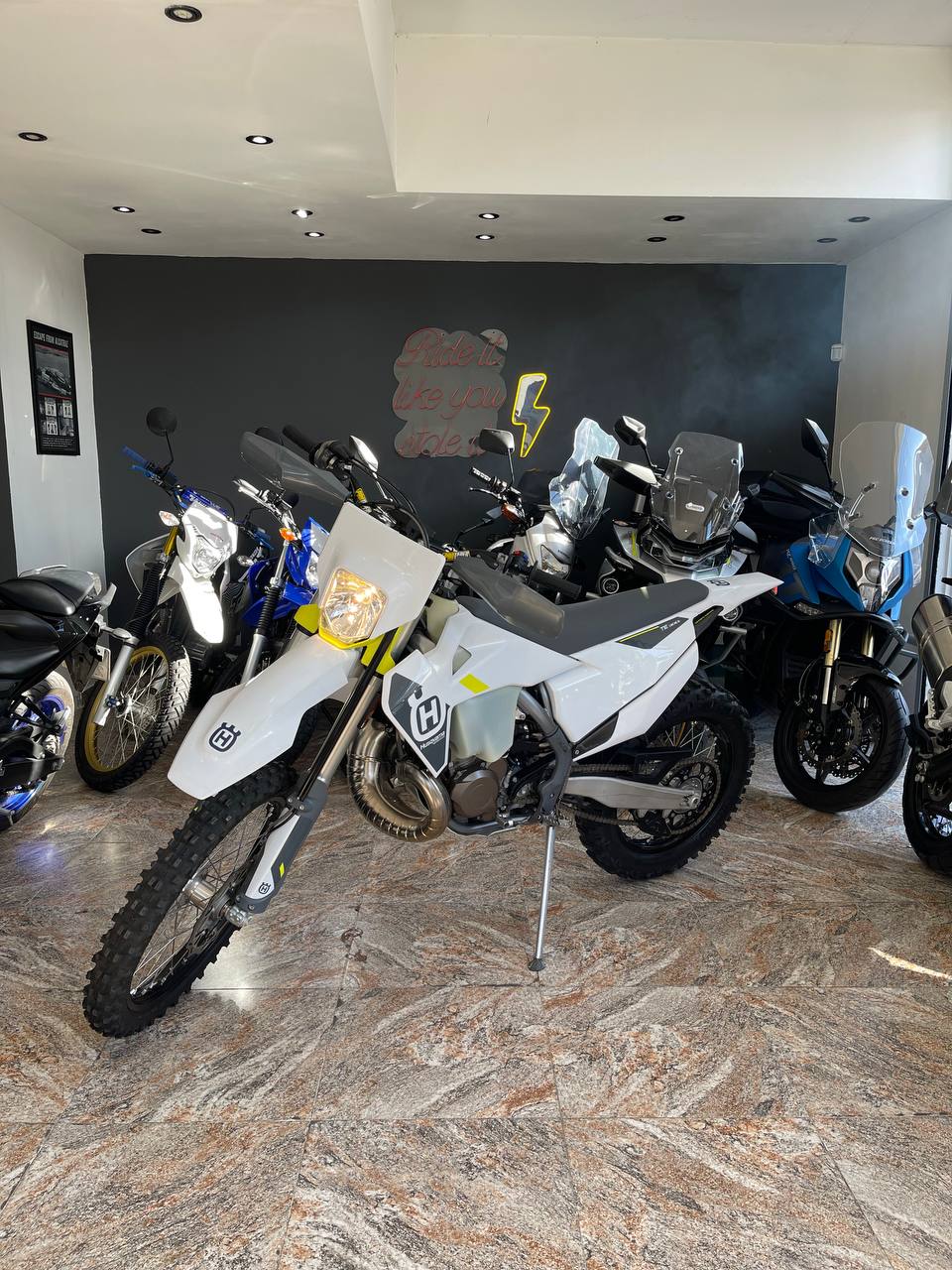 Mira esta publicación de Husqvarna TE 300 I
