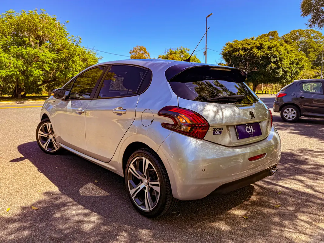 Peugeot 208 Foto #5