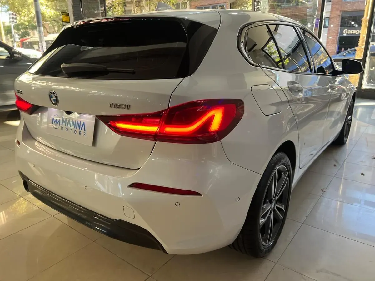 Mira esta publicación de BMW Serie 1 2024 en Motordil