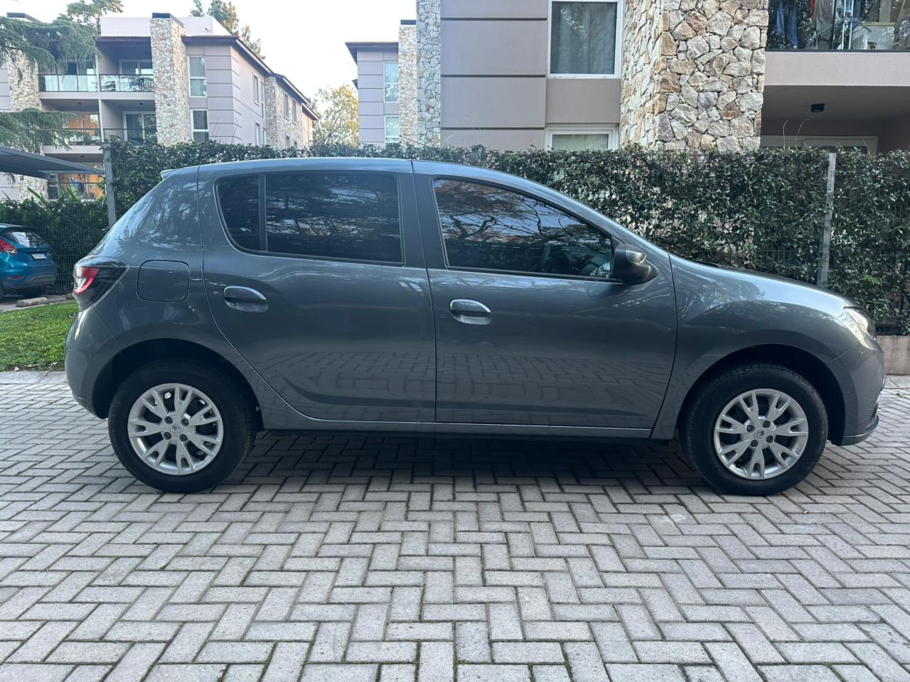 Renault Sandero II Foto #8