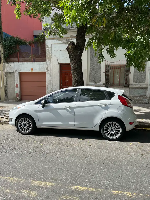 Mira esta publicación de Ford Fiesta 2015 en Motordil