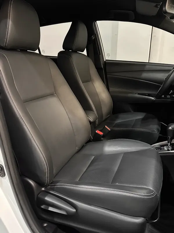 Toyota Yaris Foto #14