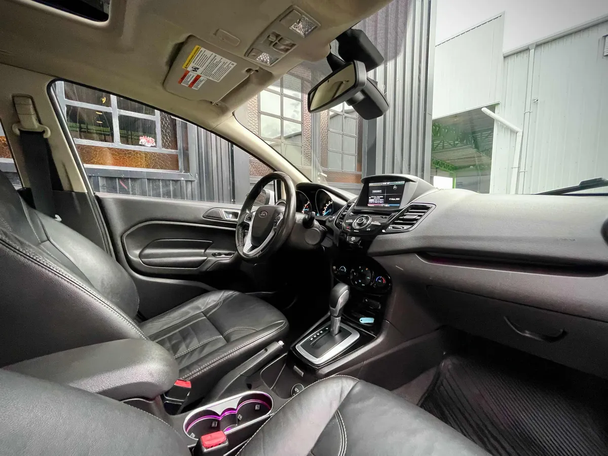 Ford Fiesta Foto #6