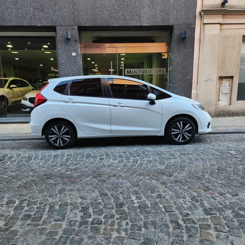 Mira esta publicación de Honda FIT 2018 en Motordil