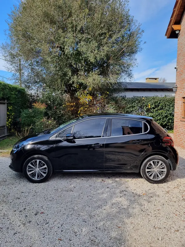 Mira esta publicación de Peugeot 208