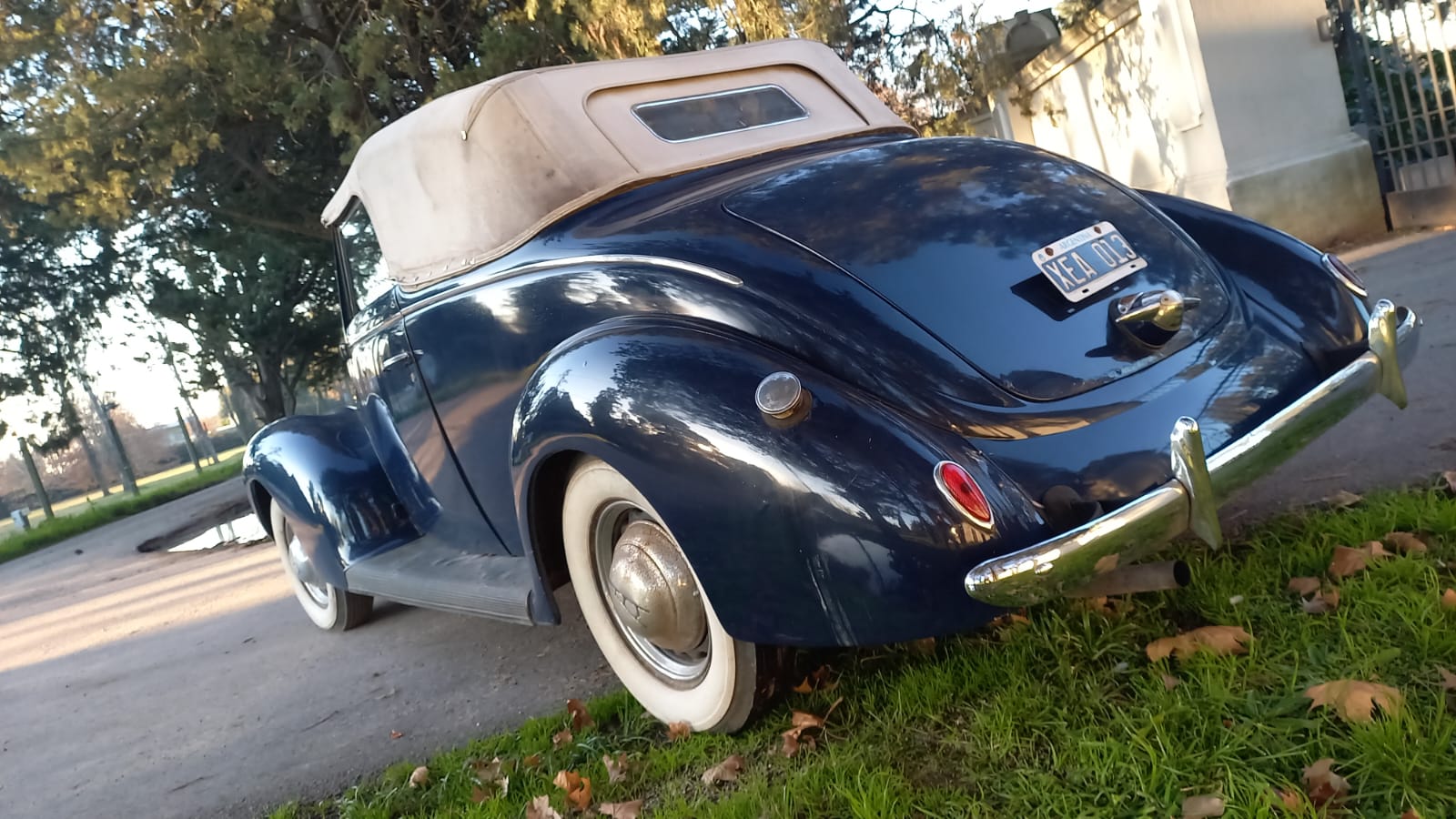 Ford V8 Foto #0