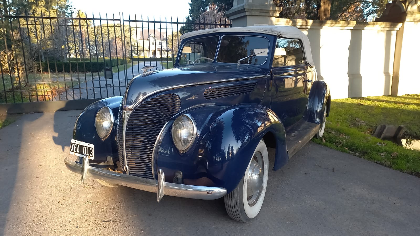 Ford V8 Foto #1