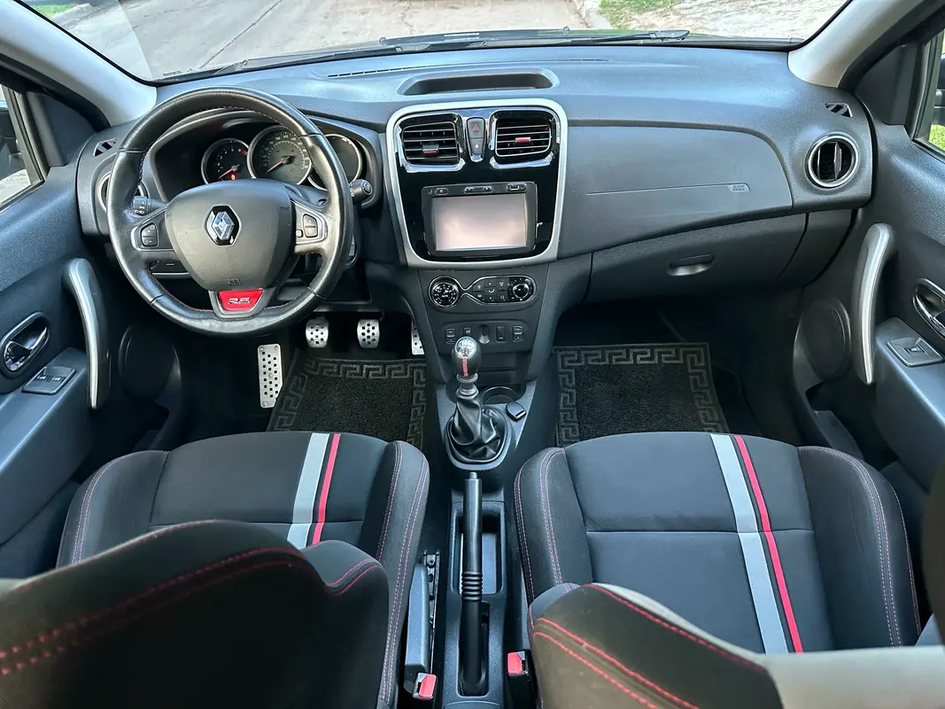 Renault Sandero II Foto #5