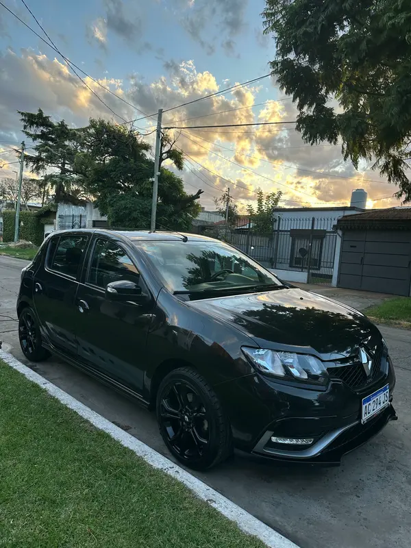 Renault Sandero II Foto #1
