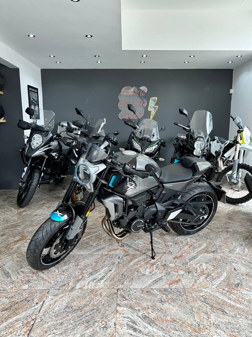 Mira esta publicación de Cf Moto Cl X 700 SPORT