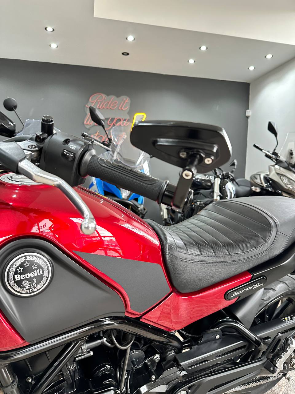 Mira esta publicación de Benelli Leoncino 500