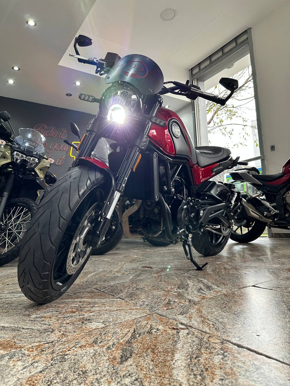 Mira esta publicación de Benelli Leoncino 500