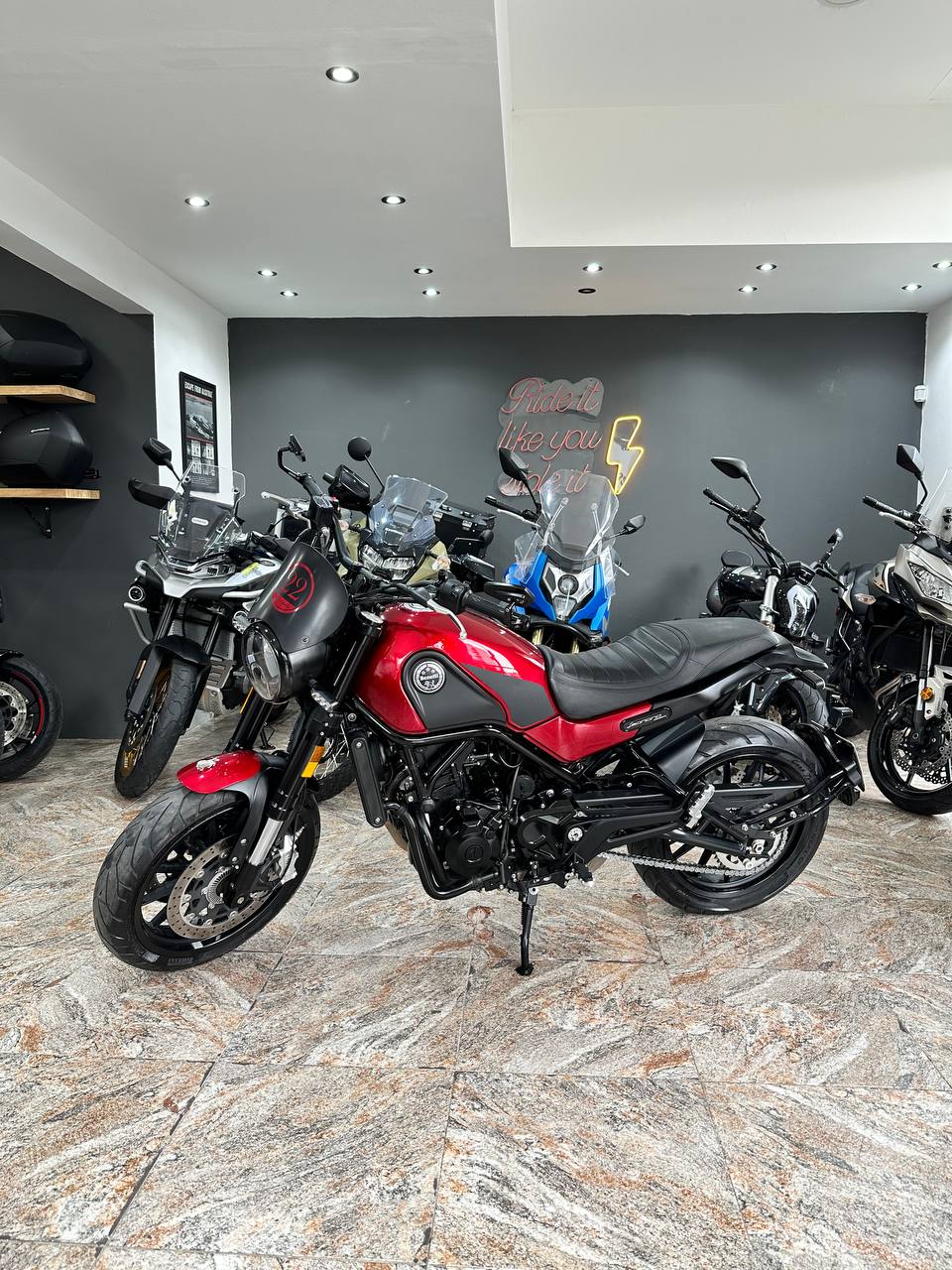 Mira esta publicación de Benelli Leoncino 500