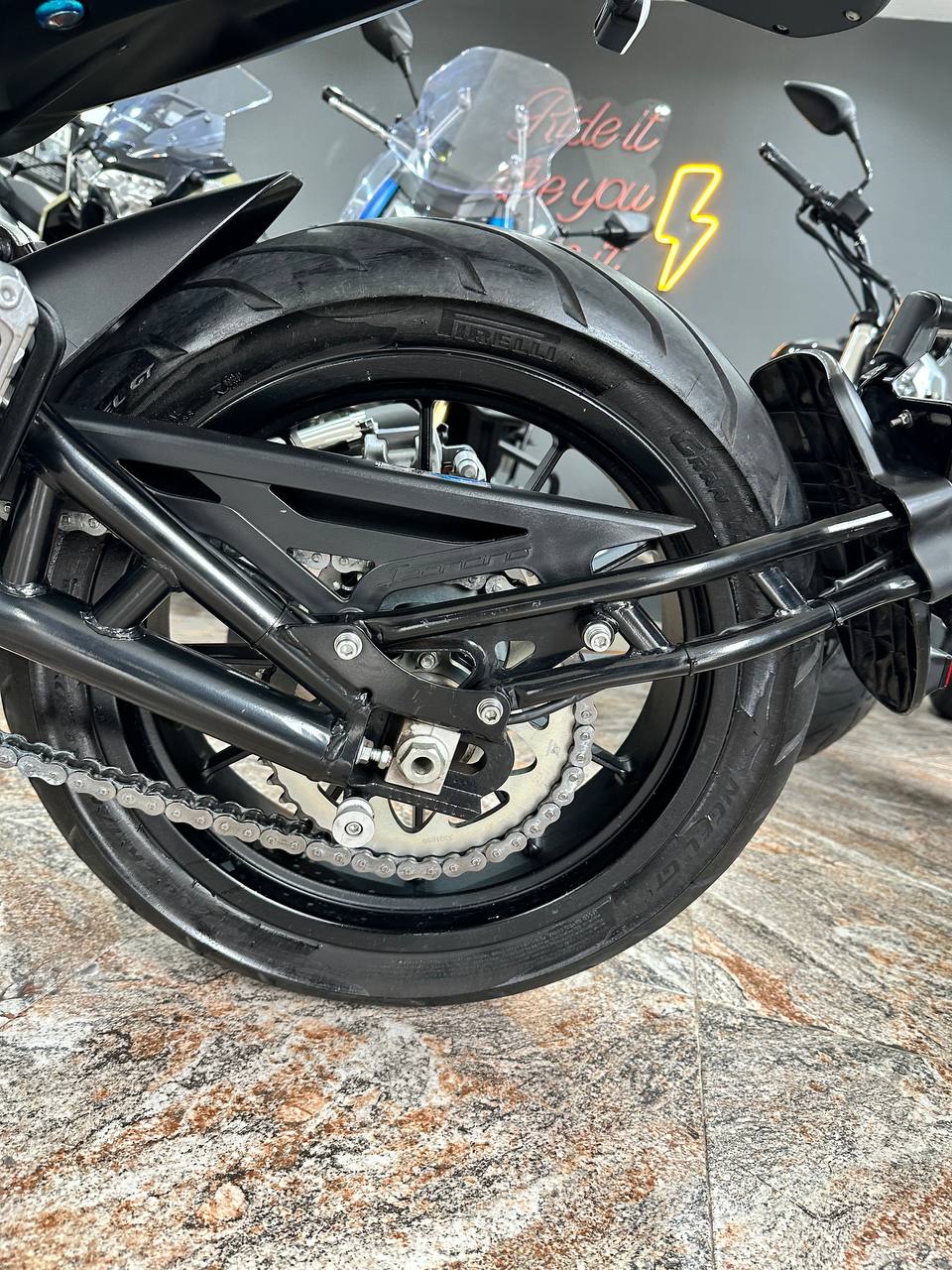 Mira esta publicación de Benelli Leoncino 500