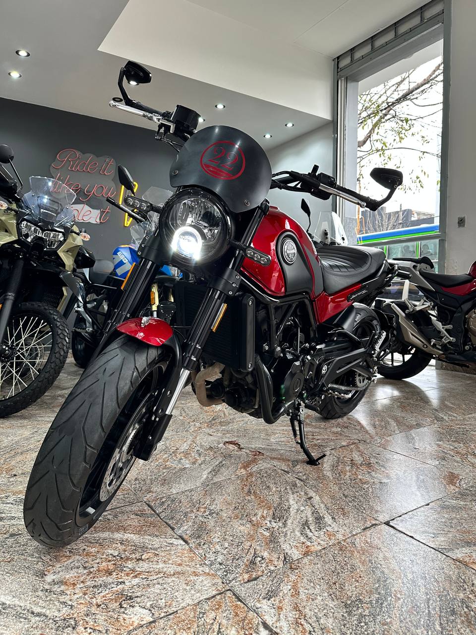 Mira esta publicación de Benelli Leoncino 500