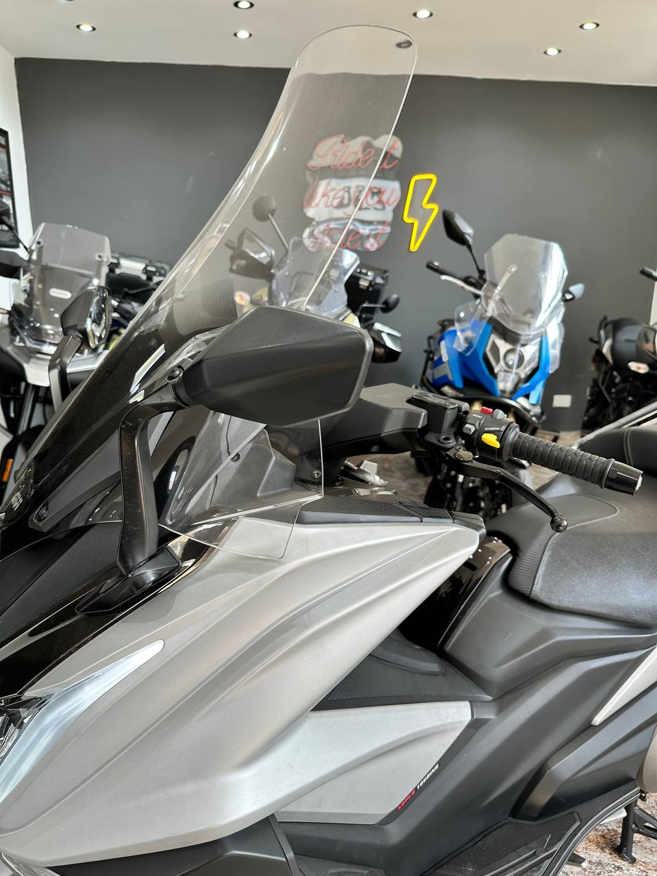 Mira esta publicación de Kymco AK 550