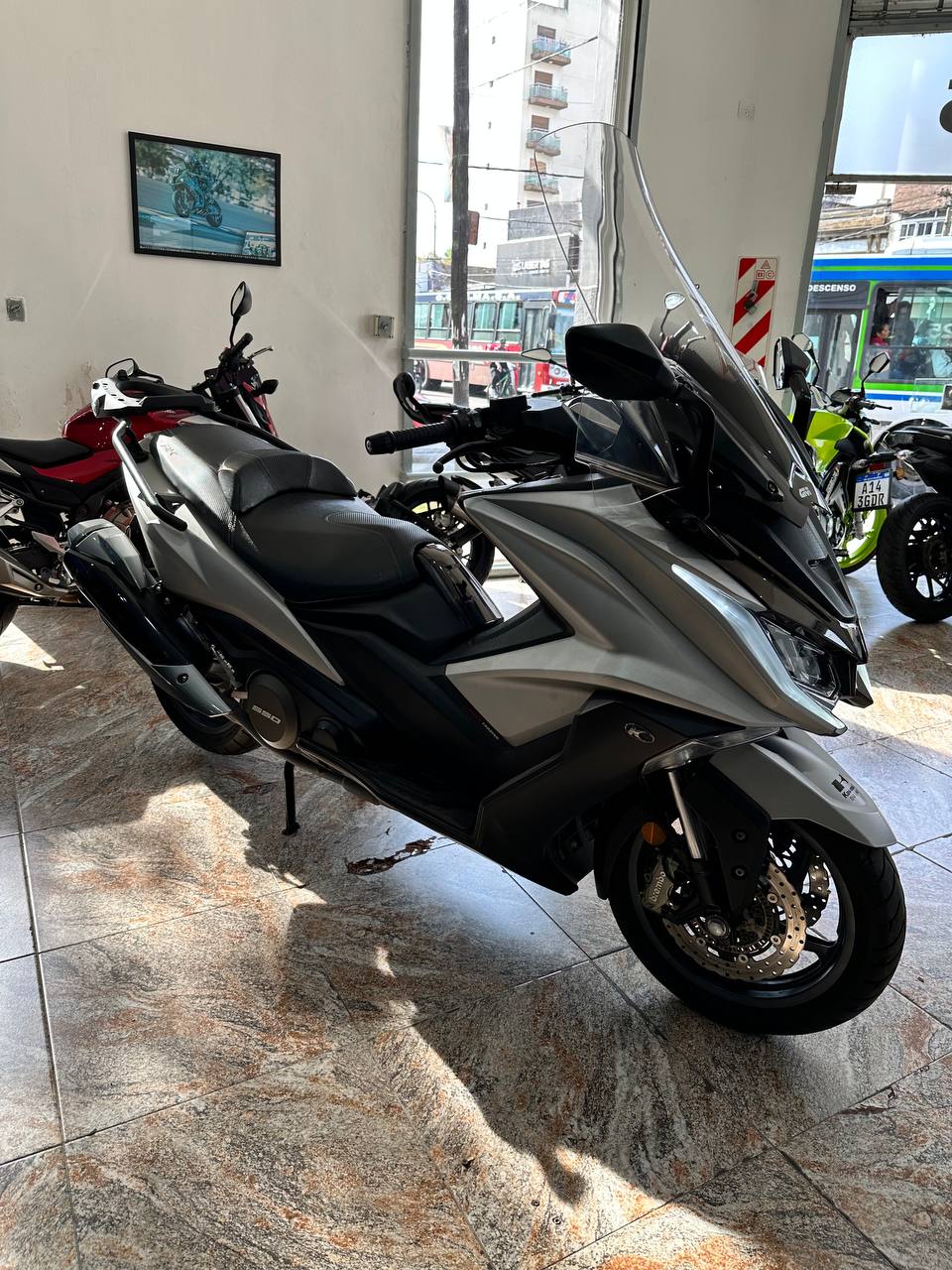 Mira esta publicación de Kymco AK 550