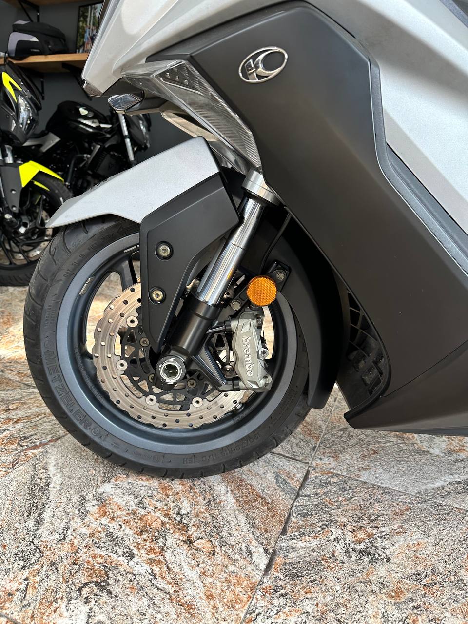 Mira esta publicación de Kymco AK 550