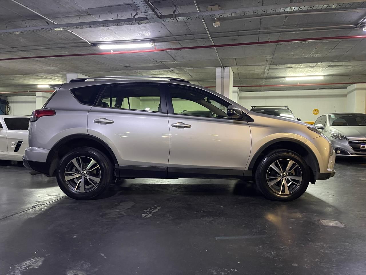 Toyota RAV4 Foto #10