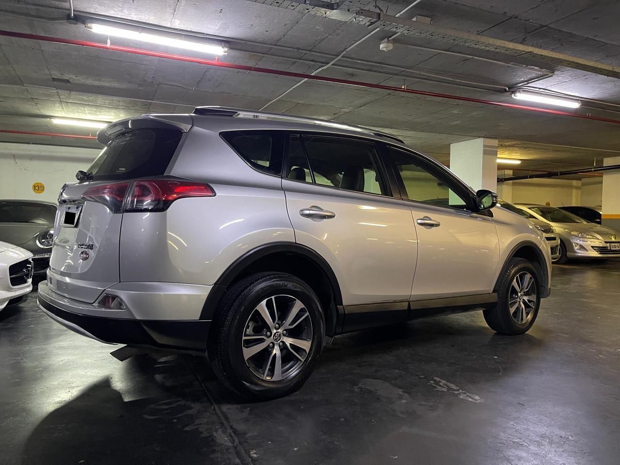Toyota RAV4 Foto #4