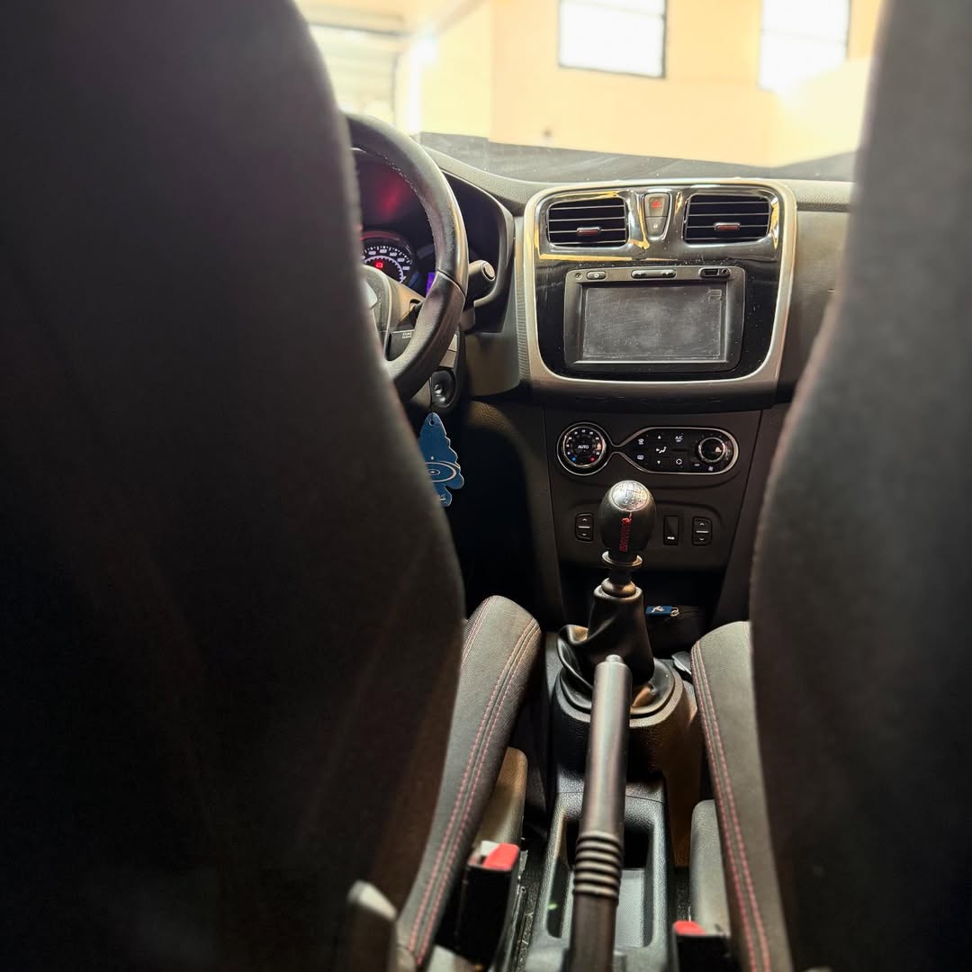 Renault Sandero II Foto #7