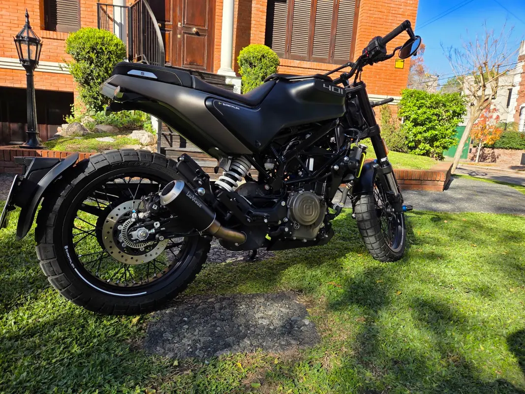 Mira esta publicación de Husqvarna Svartpilen 401