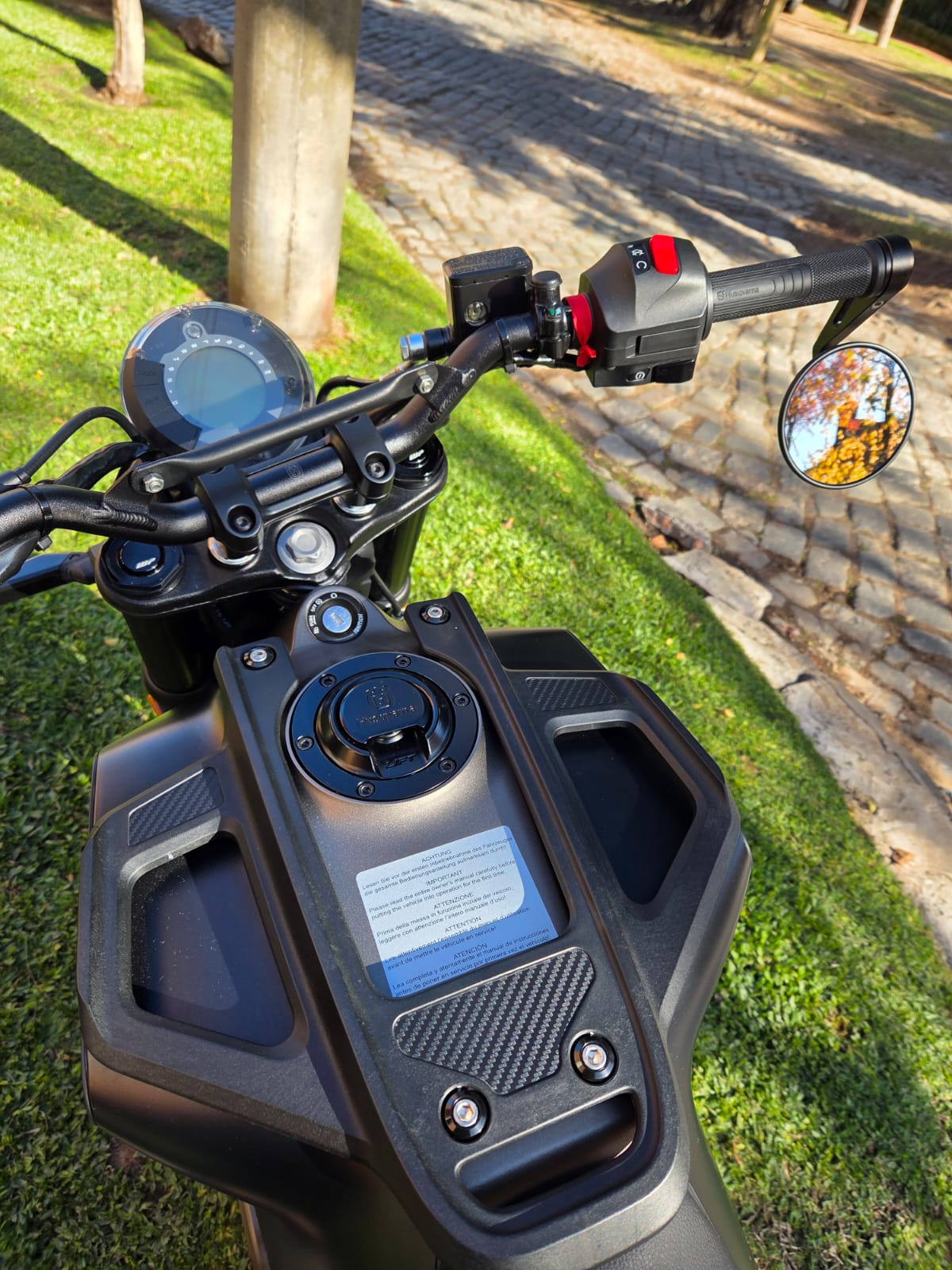 Mira esta publicación de Husqvarna Svartpilen 401