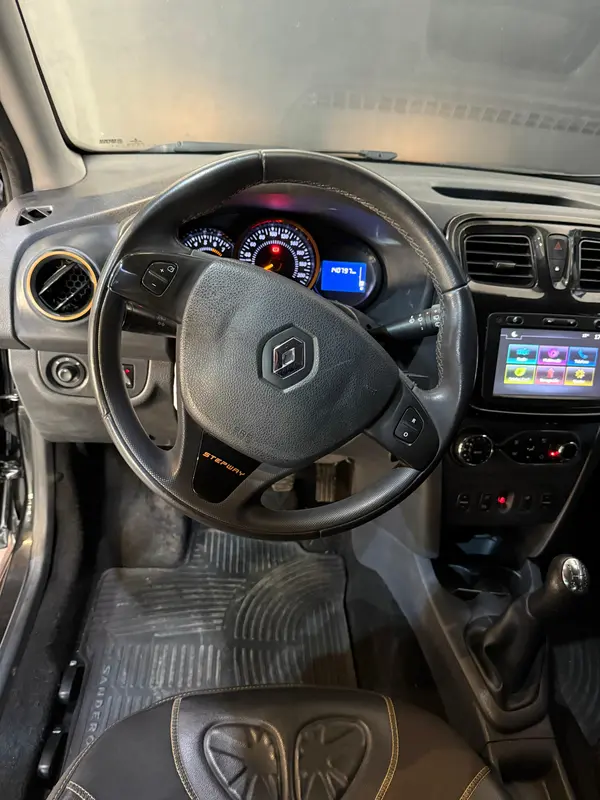 Renault Sandero Foto #4