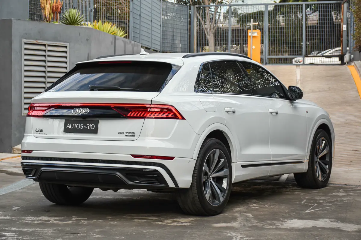 Audi Q8 Foto #8