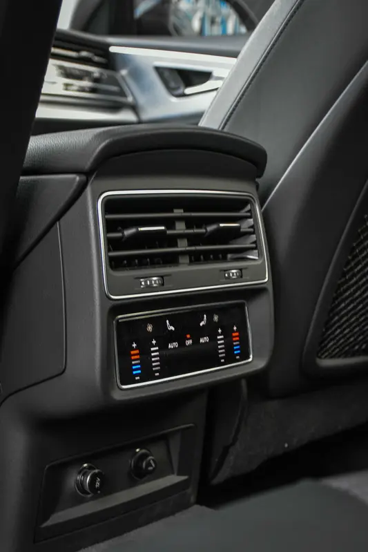 Audi Q8 Foto #11