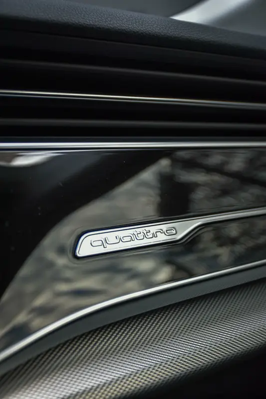 Audi Q8 Foto #15