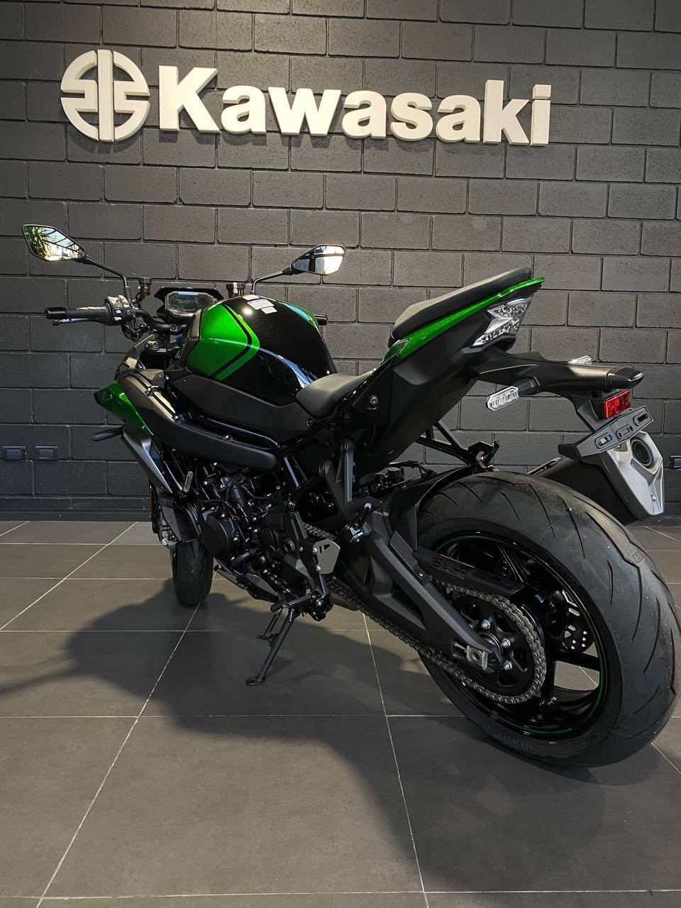 Mira esta publicación de Kawasaki Z 998 H2