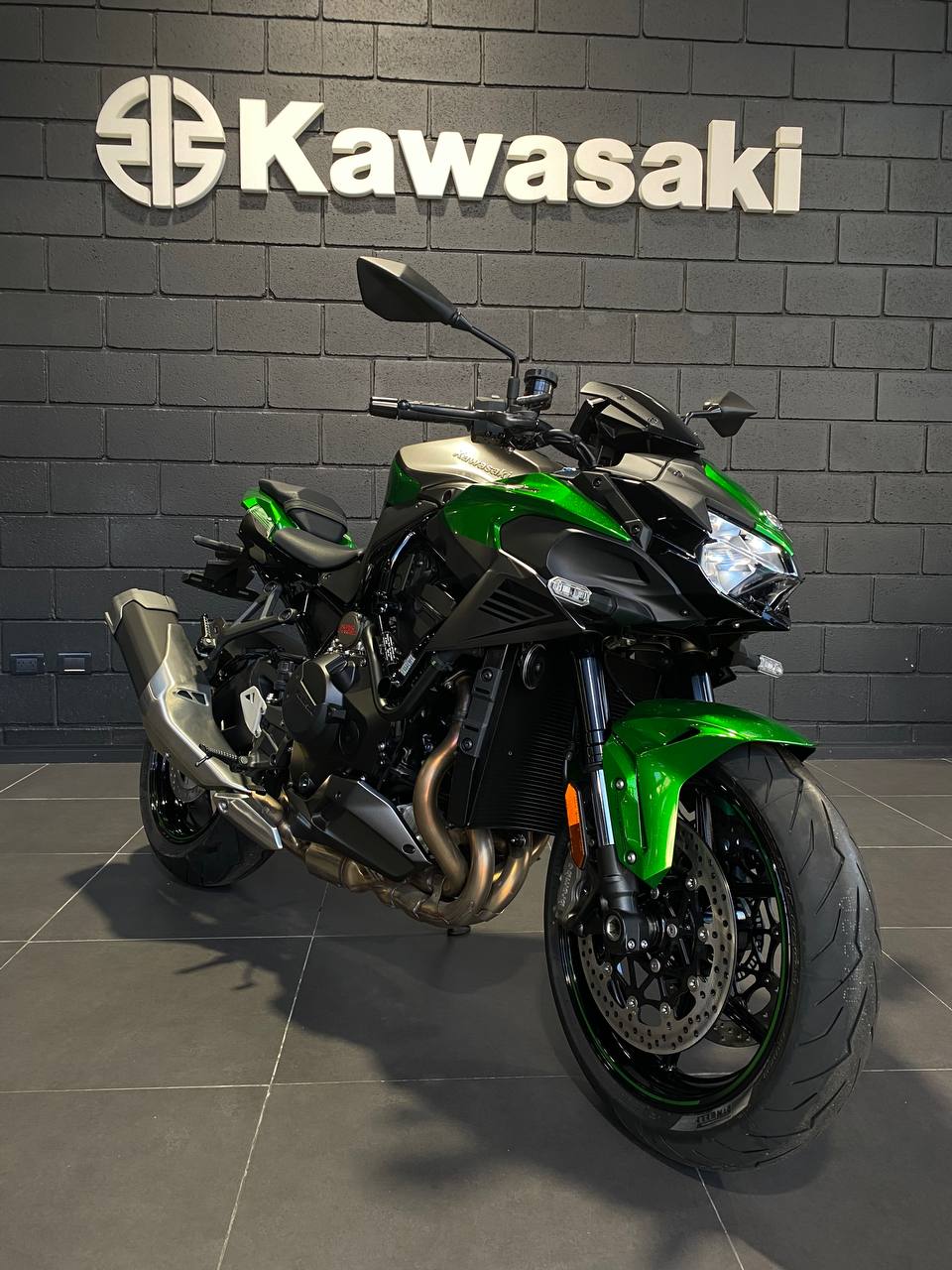 Mira esta publicación de Kawasaki Z 998 H2