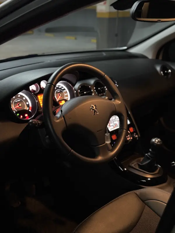 Mira esta publicación de Peugeot 408