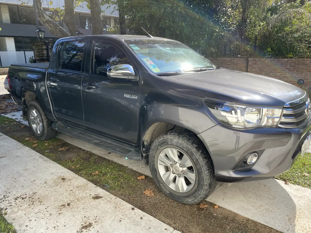 Toyota Hilux Foto #2