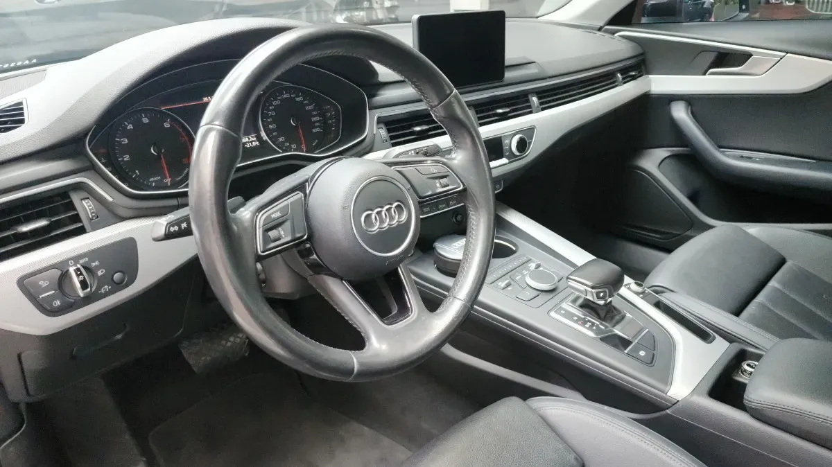 Audi A4 Foto #15