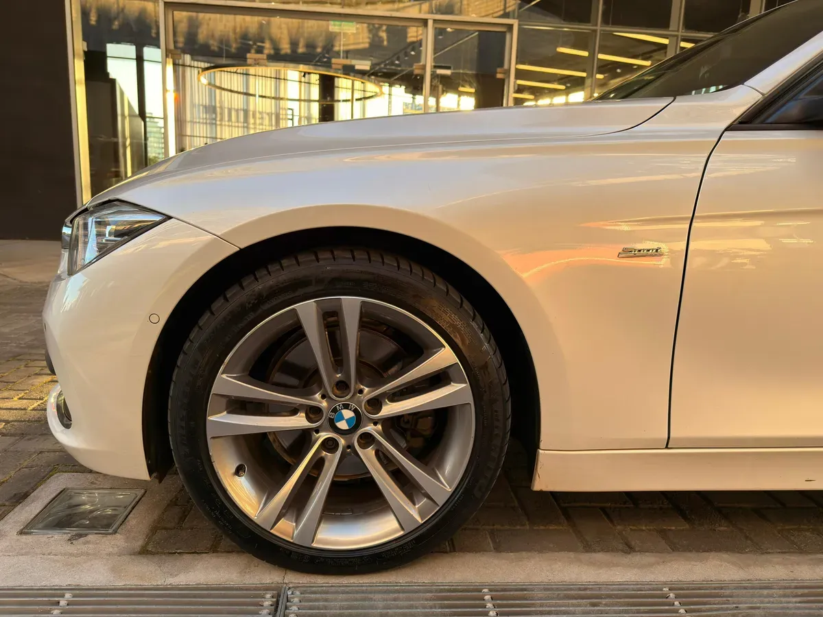 BMW Serie 3 Foto #9